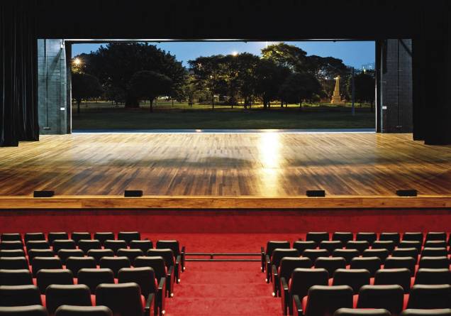 Auditório Ibirapuera - Oscar Niemeyer: o palco se abre para o parque