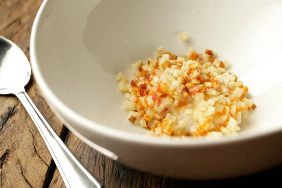 Arroz-doce com pedacinhos de maçã mais caramelo