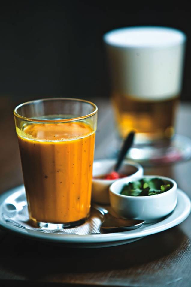No cardápio do boteco Sabiá: caldinho de abóbora com curry, leite de coco e gengibre