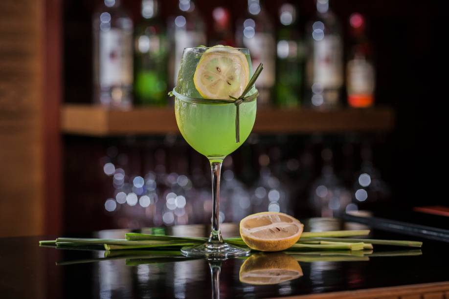 Bay of island: gim, capimlimão, limão-siciliano e bitter de cardamomo