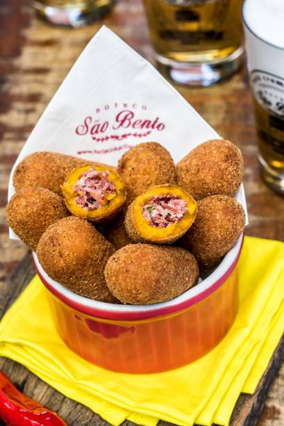 Bolinho de abóbora com carne seca: porção vem com oito unidades