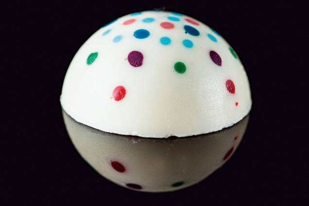Bombom de chocolate branco: produção assinada pelo novo titular, Renato Blinder Bombom de chocolate branco: produção assinada pelo novo titular, Renato Blinder