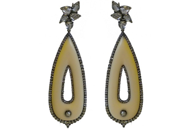 brinco-de-bakelite-gota-cluster-rose-cut-furmanovich.jpeg