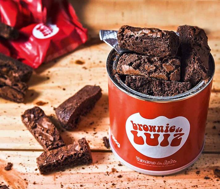 Brownie tradicional: bordinhas na lata