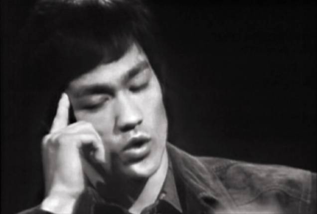 Cena do documentário Bruce Lee em Suas Próprias Palavras (1998), de John Little Cena do documentário Bruce Lee em Suas Próprias Palavras (1998), de John Little