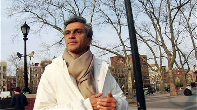 Coração Vagabundo (2008): o registro da turnê de Caetano Veloso começou a ser filmado no bar Baretto, em São Paulo, em 2003, passou por Nova York e pelo Japão e só foi terminado cinco anos depois Coração Vagabundo (2008): o registro da turnê de Caetano Veloso começou a ser filmado no bar Baretto, em São Paulo, em 2003, passou por Nova York e pelo Japão e só foi terminado cinco anos depois