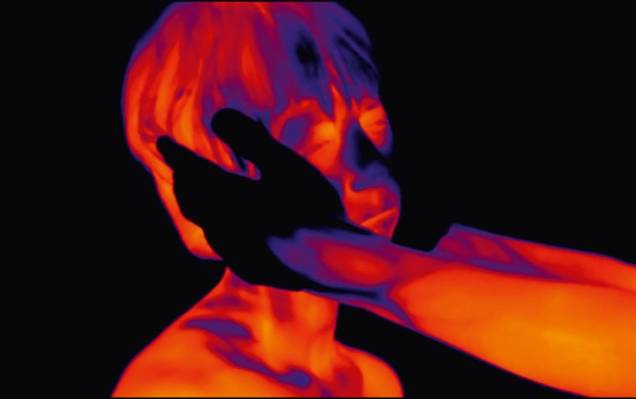 Calar: uma câmera capta a energia emitida pelo corpo e transforma em cores as mudanças de temperatura
