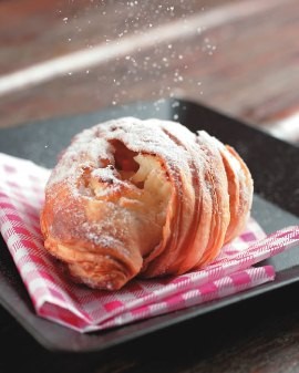 Polvilhada de açúcar: a sfogliatella de ricota e frutas cristalizadas