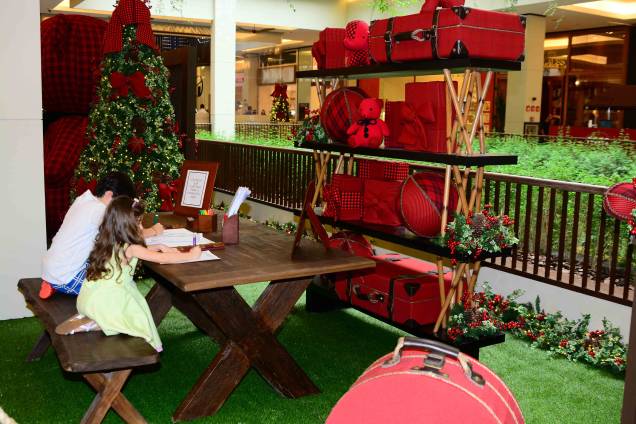 Animais de tecido compõem a decoração de Natal do Shopping Cidade Jardim