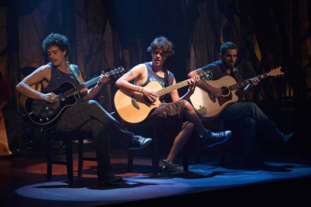 Tacy de Campos, entre Diogo Viola e Fernando Caneca, é a protagonista de Cássia Eller, o Musical, que estreia na sexta (19/9)