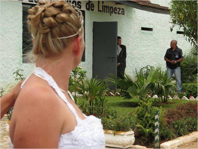 Cativas - Presas pelo Coração: mulheres que alimentam a esperança de uma vida a dois livre Cativas - Presas pelo Coração: mulheres que alimentam a esperança de uma vida a dois livre