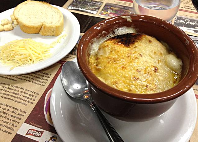 Sopa de cebola gratinada: sucesso nos anos 60 e 70