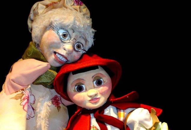 Chapeuzim Vermelho e o Lobo Marrom: releitura do clássico infantil Chapeuzim Vermelho e o Lobo Marrom: releitura do clássico infantil