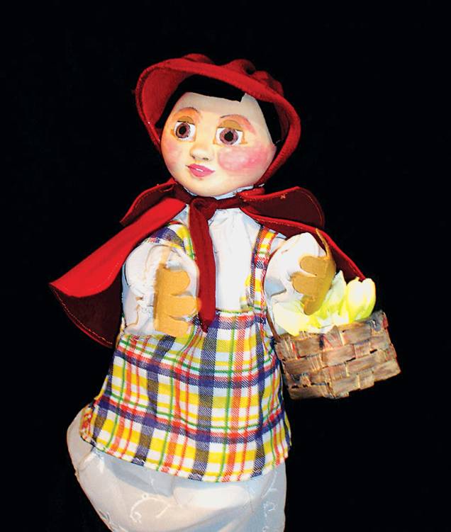 Chapeuzim Vermelho e o Lobo Marrom: releitura do clássico infantil Chapeuzim Vermelho e o Lobo Marrom: releitura do clássico infantil