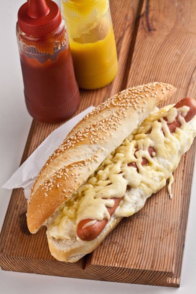 Hot-dog à la française, do chef Raphael Despirite: enriquecido por molho bechamel e queijo emmental