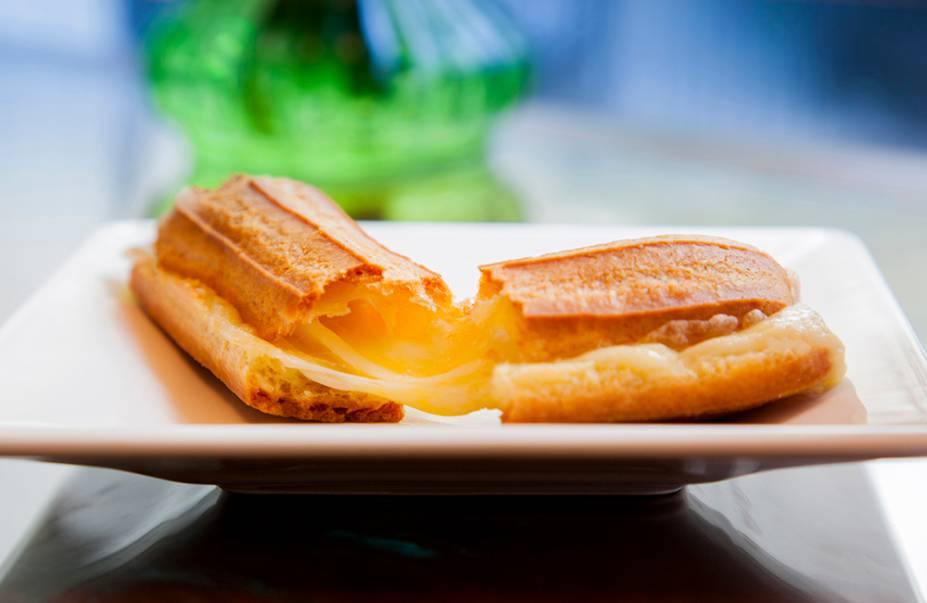 Novidade salgada: Queijo quente na massa choux
