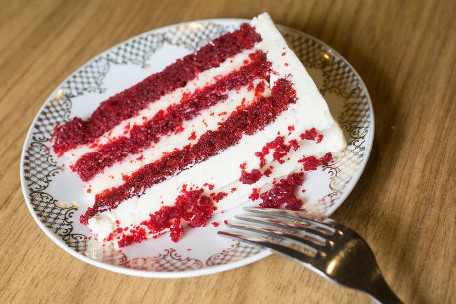 Bolo com Carro Vermelho - Confeitaria da Luana