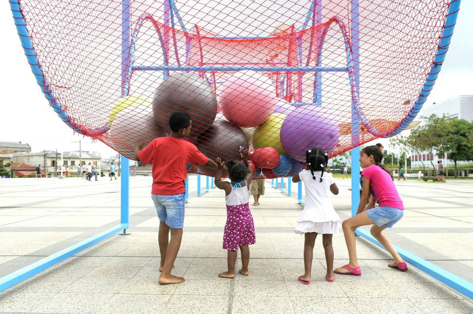 A instalação do Sesc Belenzinho: diversão com as bolas