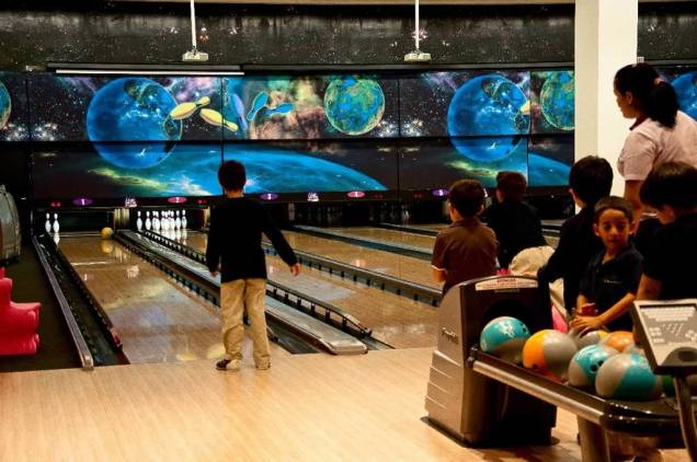 Pista do Villa Bowling: barreiras bloqueiam as canaletas e evitam as bolas perdidas