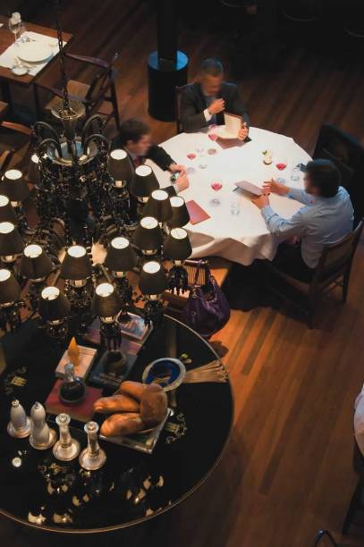 Salão do contemporâneo D.O.M: no centro, fica o lustre de cristal negro Baccarat