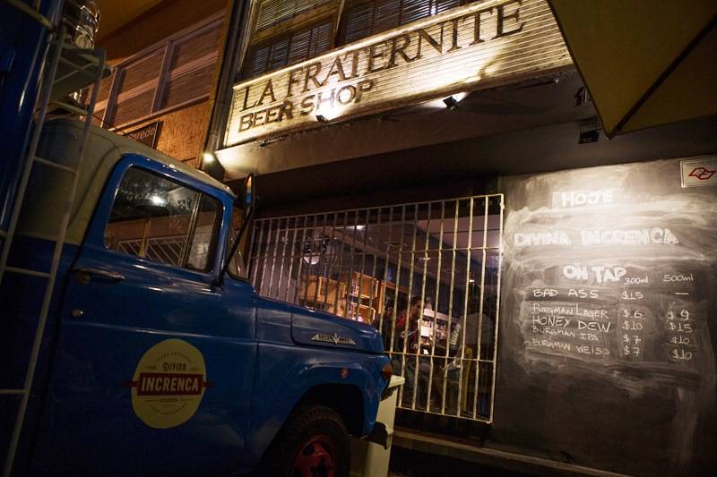 Cada dia da semana, um food truck diferente estaciona em frente ao salão Cada dia da semana, um food truck diferente estaciona em frente ao salão