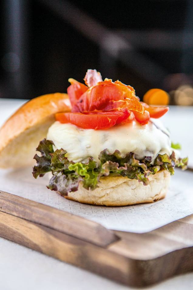 O b&b burger, que leva queijo da Serra da Canastra O b&b burger, que leva queijo da Serra da Canastra