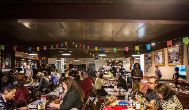 O ruidoso salão da Ceagesp: sopas e caldos à vontade