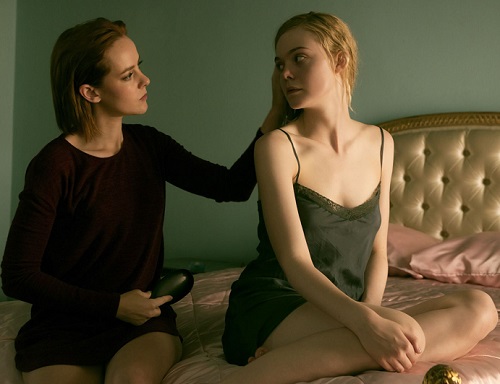 A modelo Jesse (Elle Fannng) e a maquiadora Ruby (Jena Malone), intenções ocultas