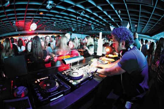 Disco Club: balada tradicional dos endinheirados Disco Club: balada tradicional dos endinheirados