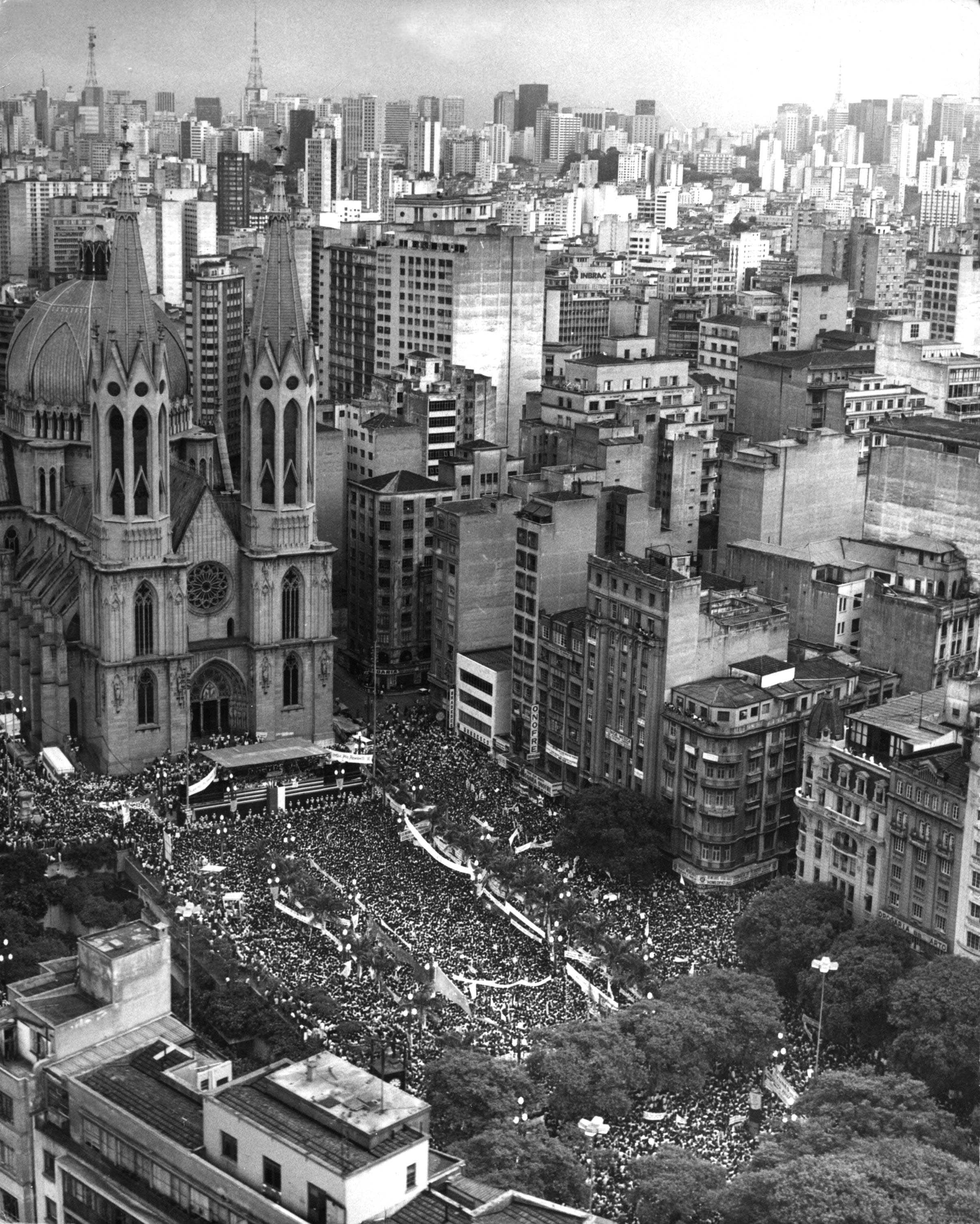 30 Anos De Redemocratização Do Brasil | VEJA SÃO PAULO