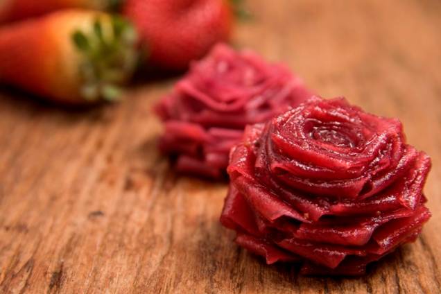 Rosa de fita de coco: preparação artesanal Rosa de fita de coco: preparação artesanal
