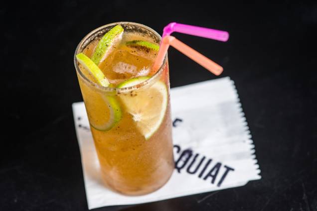 Drinque galo: Jack Daniel’s, licor e suco de laranja, curry e especiarias