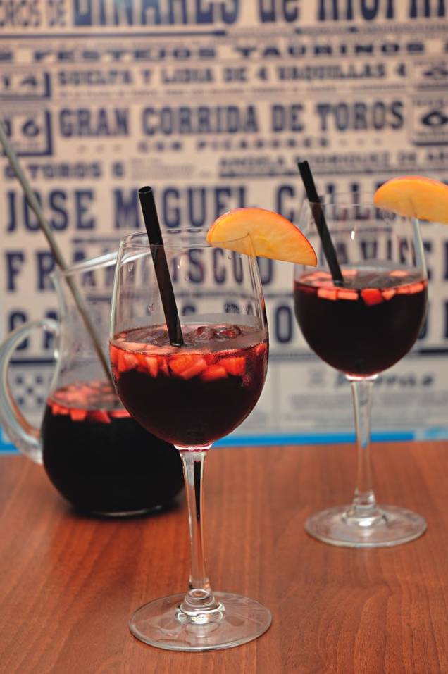 No cardápio do espanhol Sancho Bar y Tapas: sangria em jarra No cardápio do espanhol Sancho Bar y Tapas: sangria em jarra