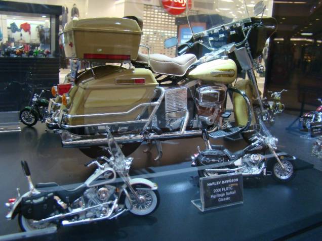 Em homenagem aos pais, está em cartaz no Grand Plaza Shopping uma exposição de miniaturas de motocicletas