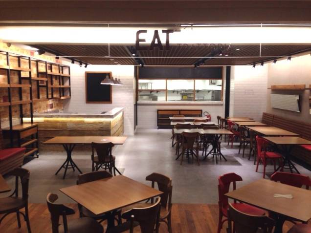 Detalhe da finalização da nova trattoria: capacidade para 100 pessoas Detalhe da finalização da nova trattoria: capacidade para 100 pessoas