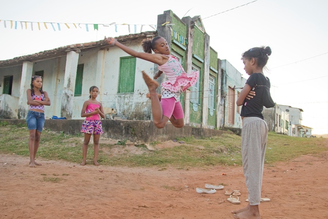 Brincando com elástico