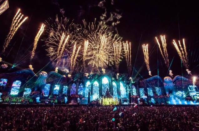 Queima de fogos na edição de 2014 do EDC Las Vegas