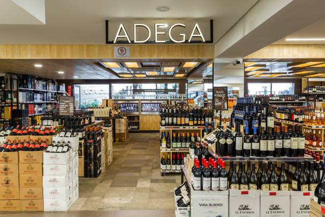 Adega: seleção de vinhos tem 1 350 rótulos Adega: seleção de vinhos tem 1 350 rótulos