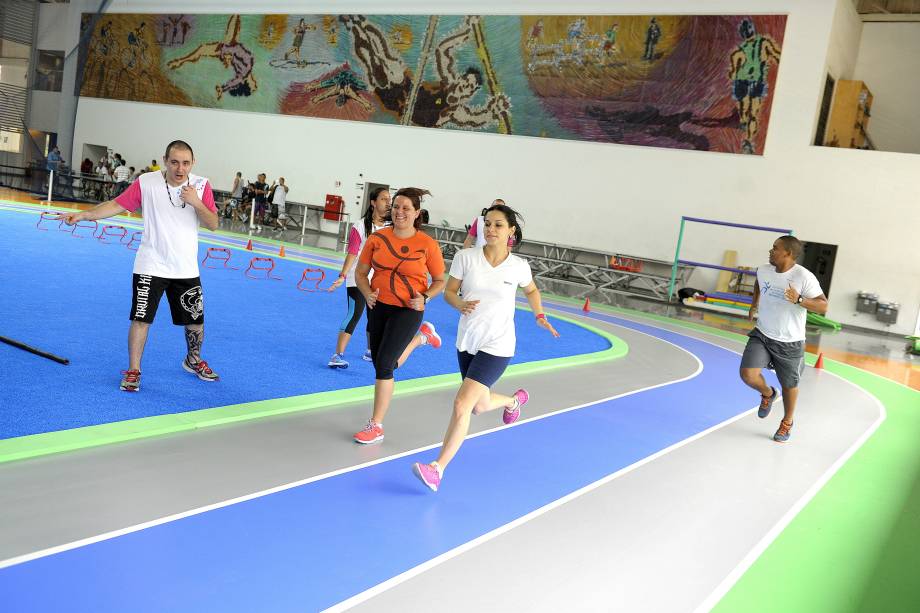 Crianças podem praticar corrida, saltos e arremessos no espaço