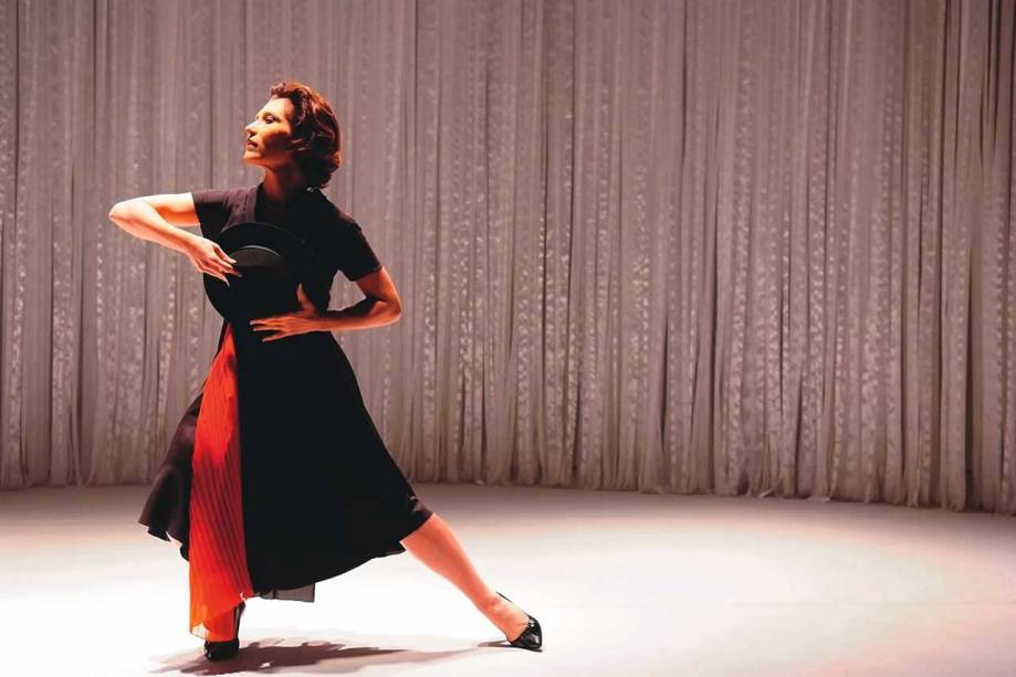 Beth Goulart com o premiado monólogo Simplesmente Eu, Clarice Lispector Beth Goulart com o premiado monólogo Simplesmente Eu, Clarice Lispector