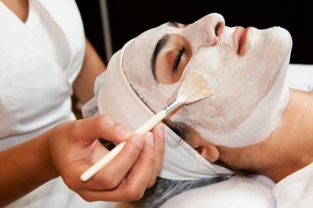 Face and Hands Care: tratamento consiste na higienização facial seguida de aplicação de máscara facial à base de iogurte