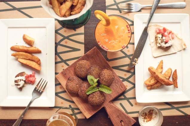 Happy hour: combos promocionais e caipirinha em dobro Happy hour: combos promocionais e caipirinha em dobro