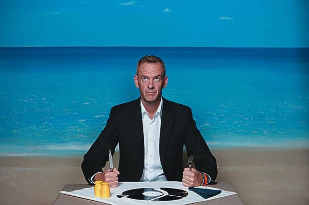 O DJ Fatboy Slim em ação: “The Rockafeller Shank” e “Praise You” são alguns de seus hits O DJ Fatboy Slim em ação: “The Rockafeller Shank” e “Praise You” são alguns de seus hits