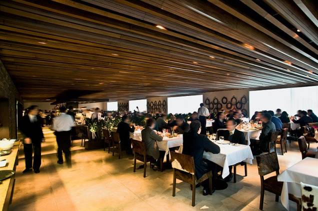 O bonito salão da churrascaria Rodeio no Shopping Iguatemi: a casa fica no 8º andar O bonito salão da churrascaria Rodeio no Shopping Iguatemi: a casa fica no 8º andar