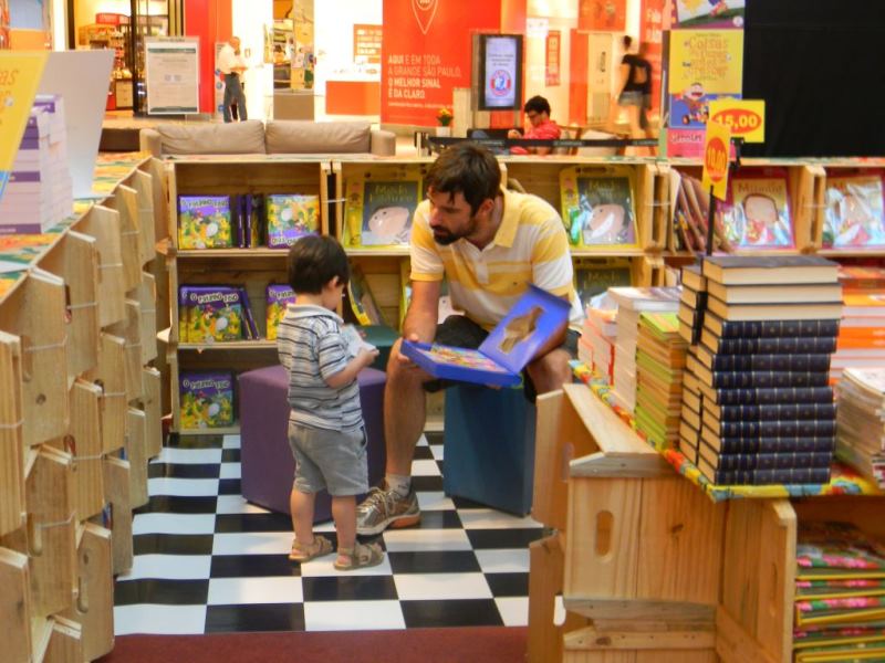 A Feira do Livro é promovida pela Editora Pé da Letra