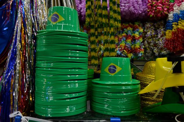 Festas e Fantasias: chapéu de plástico Festas e Fantasias: chapéu de plástico