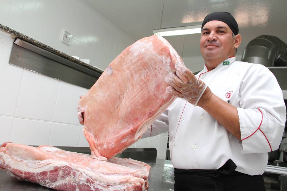 O chef Dirceu Henrique, do Bar’Retos: expectativa é vender uma tonelada de torresmo no evento