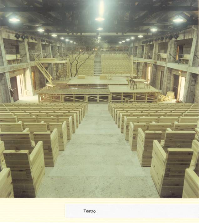 Imagem da construção do teatro do Sesc Pompeia