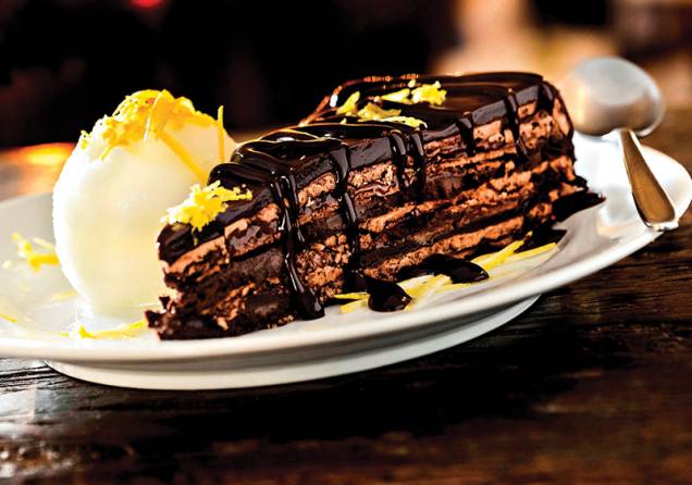 Bolo de chocolate com sorvete de limão