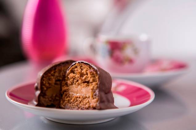 Ainda há espaço na vitrine para pães de mel com cobertura de chocolate Ainda há espaço na vitrine para pães de mel com cobertura de chocolate